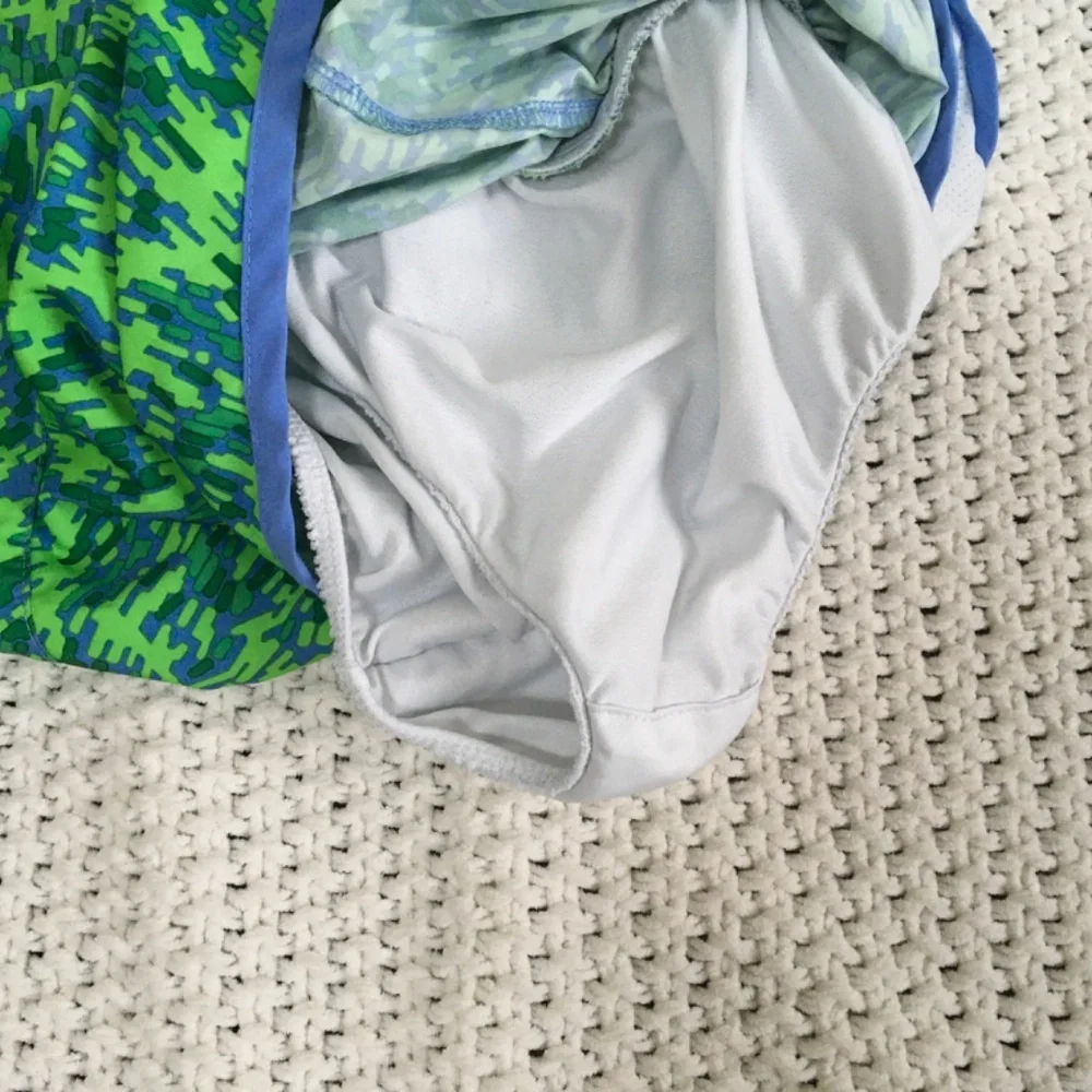 NIKE DRYFIT RUNNING SHORTS WITH PANTY LINING GIRLS SIZE LARGE - Picture 6 of 6